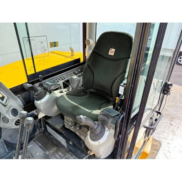 2019 جيه سي بي 86C-1-42273144