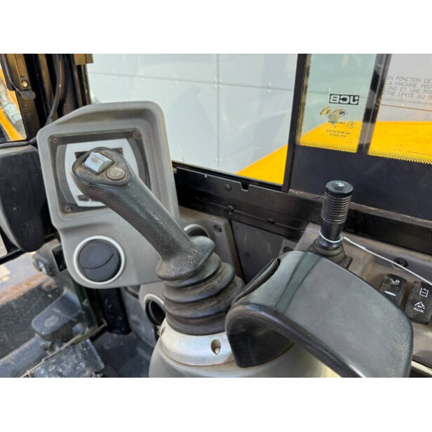 2019 جيه سي بي 86C-1-42273146