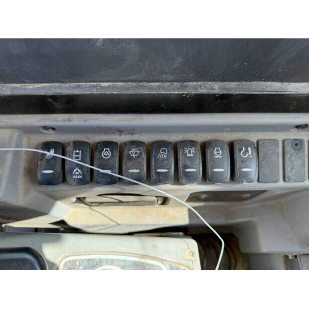 2019 جيه سي بي 86C-1-42273148
