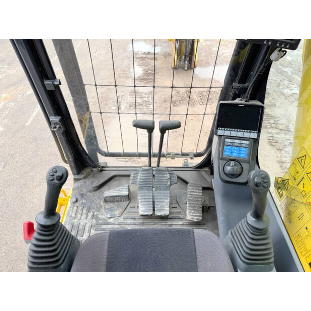 2016 Komatsu PC490LC-10-42273205