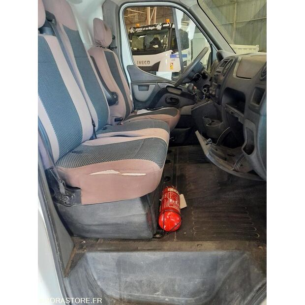 2014 NISSAN NV400-42287539