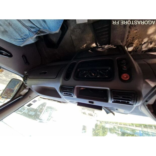 2000 Renault Mascott-42287793