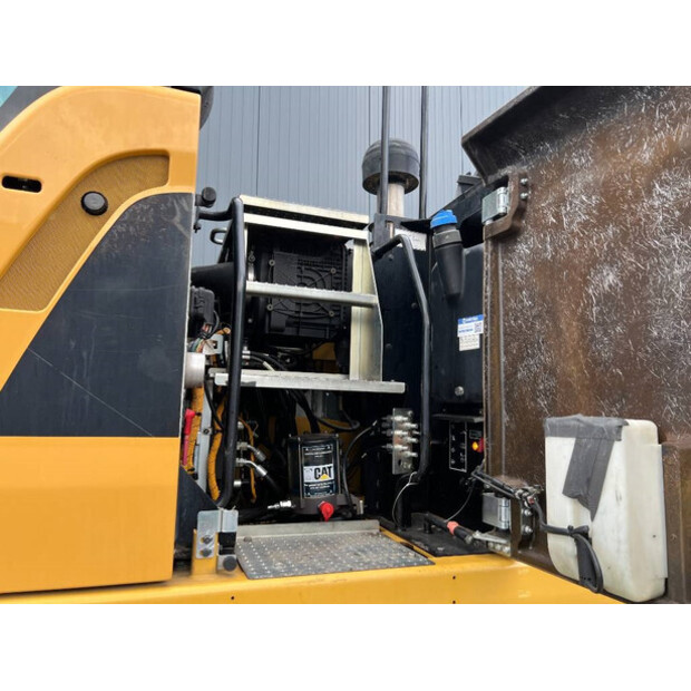 2017 Caterpillar M318F-42302010