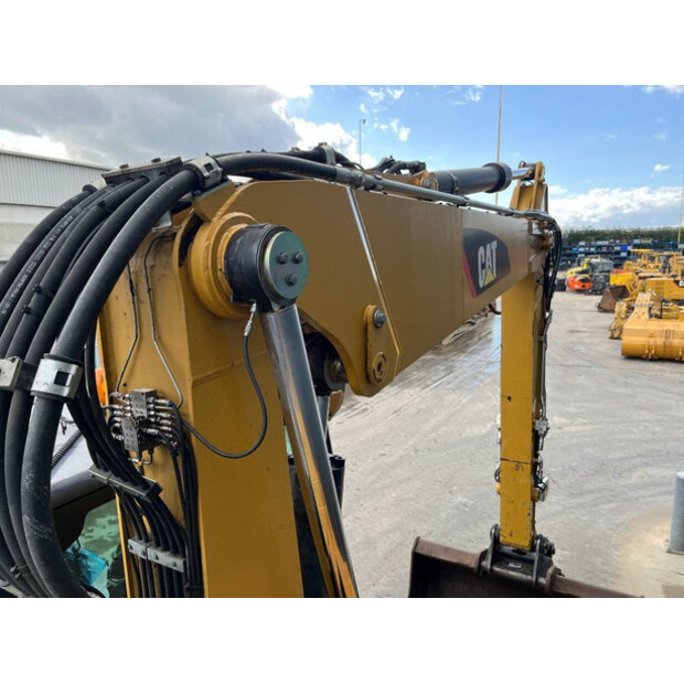 2017 Caterpillar M318F-42302016