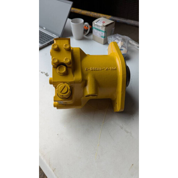 2015 Komatsu D65PX-15-42304413
