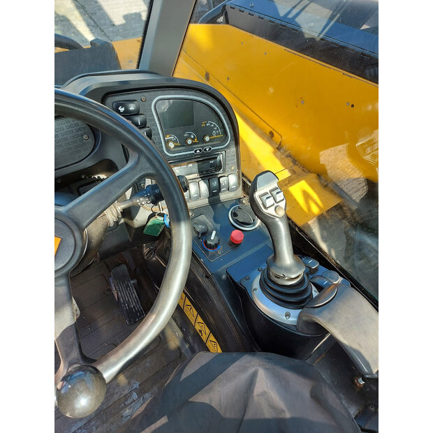 2021 جيه سي بي 527-58-42313728