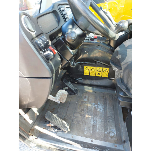 2021 جيه سي بي 527-58-42313729