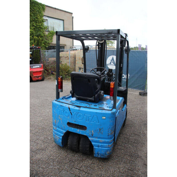 2003 Toyota 5FBE15-42320704