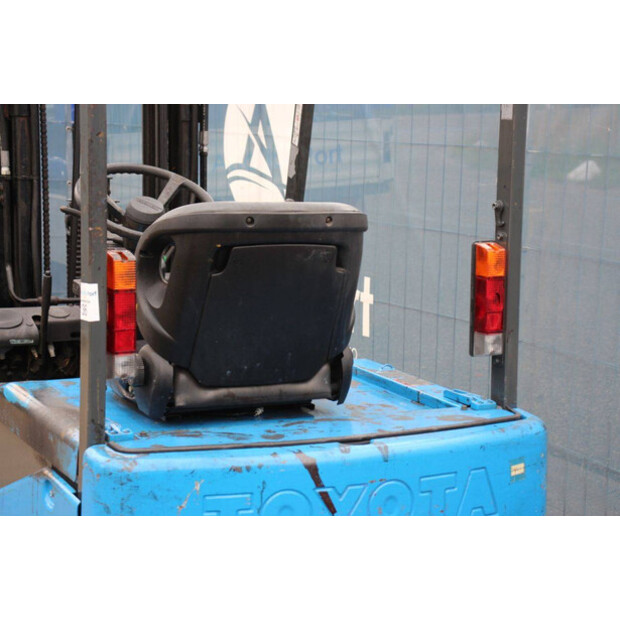 2003 Toyota 5FBE15-42320714