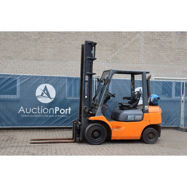 2004 Toyota 42-7FGF25-42321049