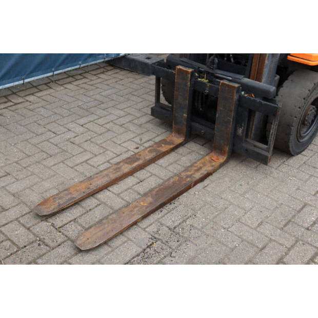 2004 Toyota 42-7FGF25-42321059