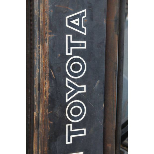 2004 Toyota 42-7FGF25-42321062