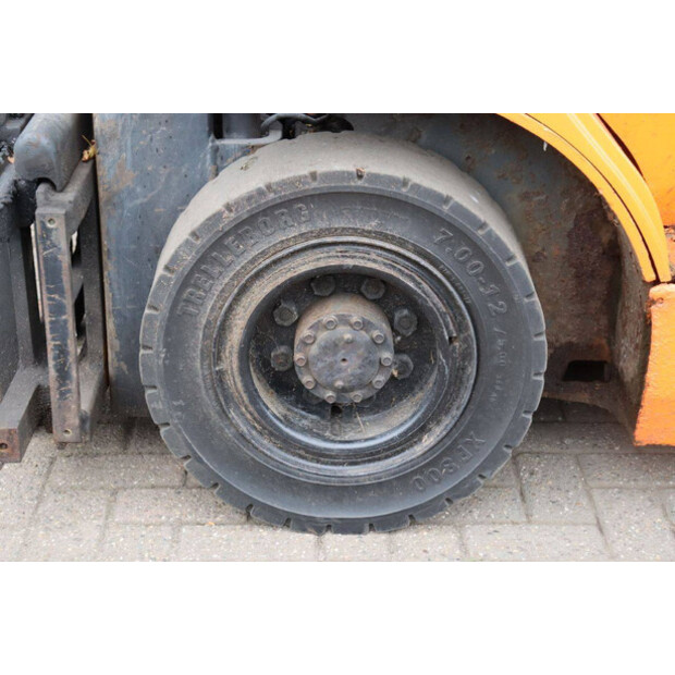 2004 Toyota 42-7FGF25-42321065