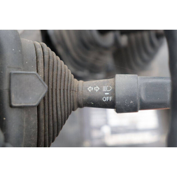 2004 Toyota 42-7FGF25-42321083