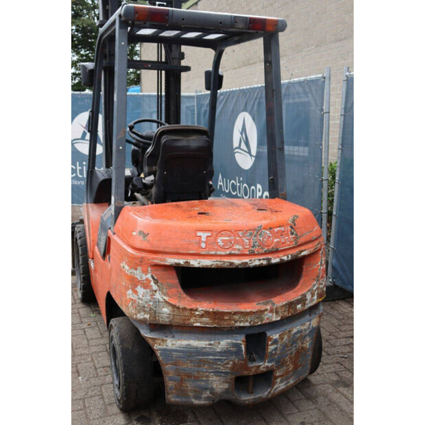2002 Toyota 02-7FDF30-42321290