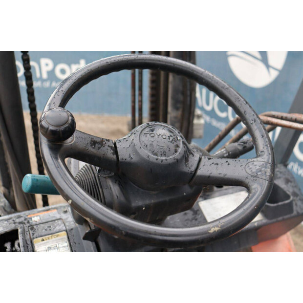 2002 Toyota 02-7FDF30-42321299