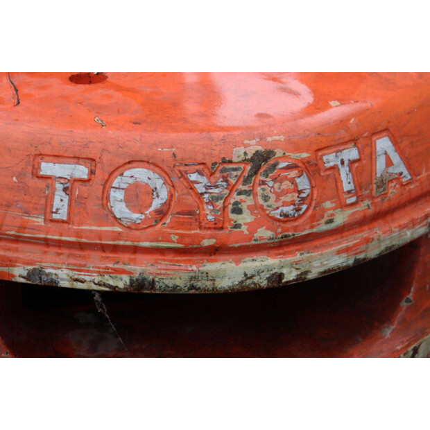 2005 Toyota 02-7FDF30-42322049