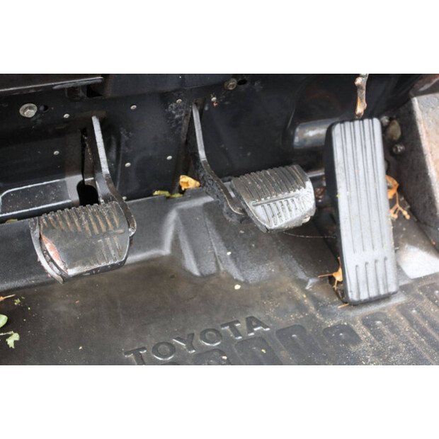 2005 Toyota 02-7FDF30-42322055