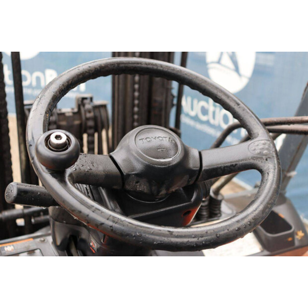 2005 Toyota 02-7FDF30-42322056