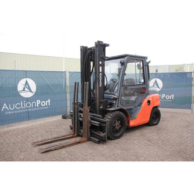 2016 تويوتا 40-8FD40N-42325730