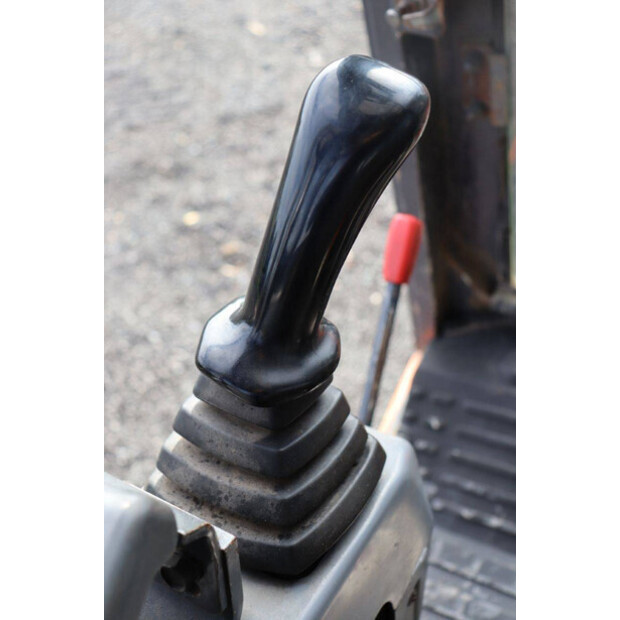 2004 KUBOTA KX 418-42326680