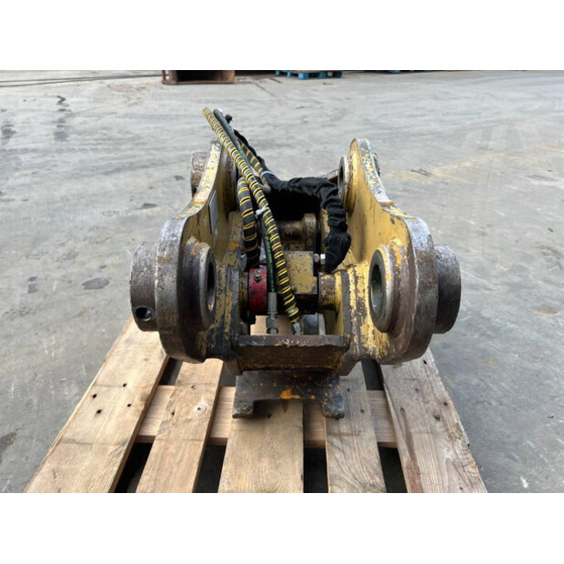 2017 Caterpillar 311D-42327904