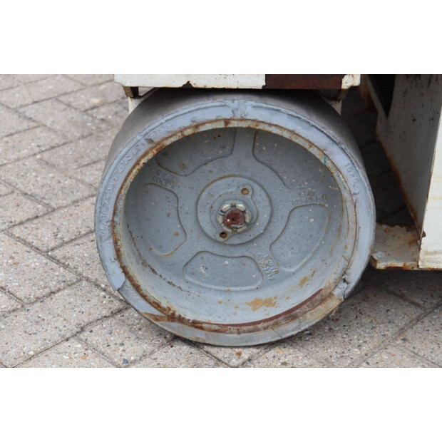 2012 Genie GS-2046-42329184