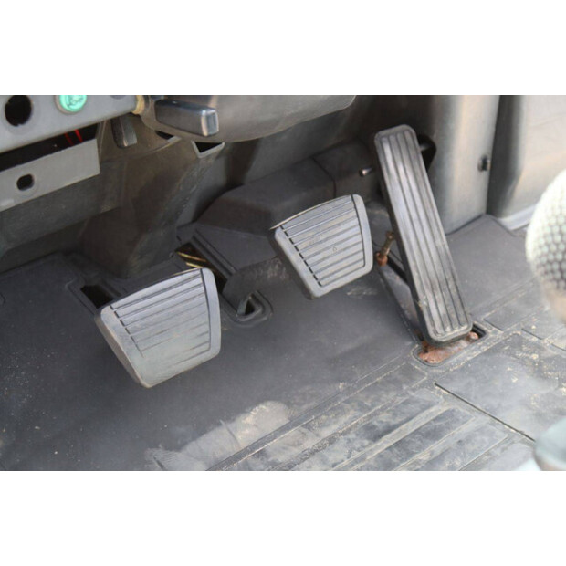 2005 NISSAN UD02A25PQ-42331539