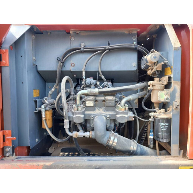 2021 Hitachi ZX220LC-42333285