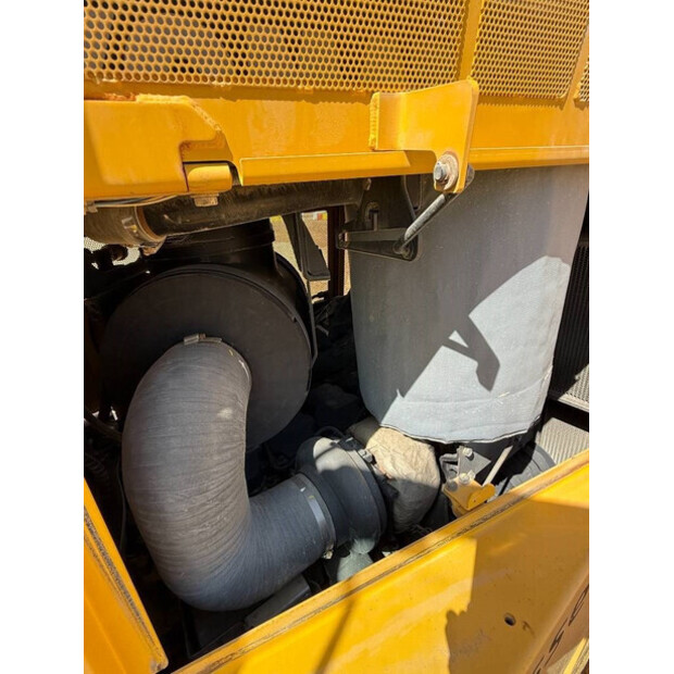 2023 كوماتسو D155A-6R-42333390