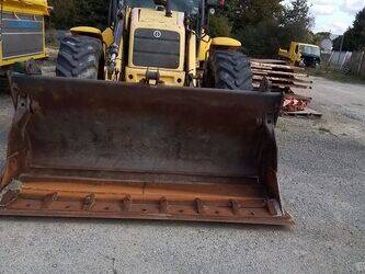 صورة ل لوادر حفارة نيو هولاند LB115B