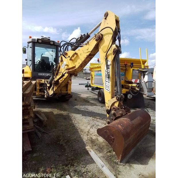 New Holland LB115B-42351945