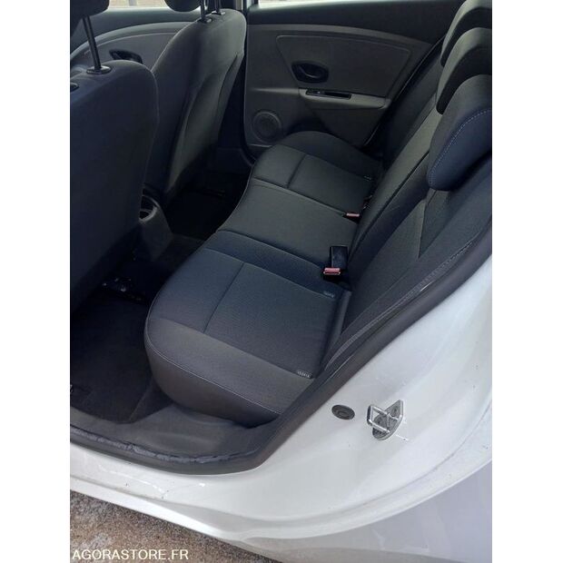 2011 Renault Megane-42352021