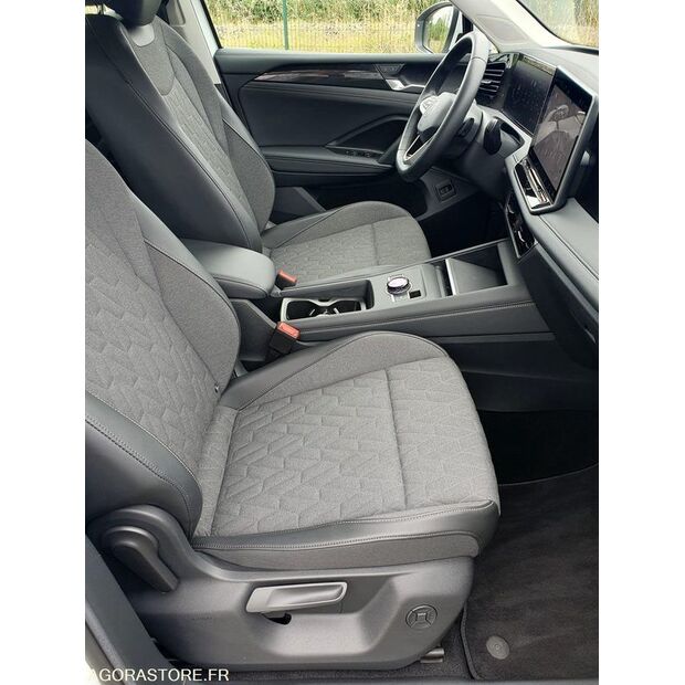 2024 Volkswagen Tiguan-42352142