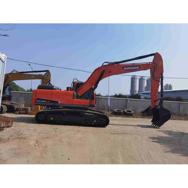 2021 Doosan DX300LC-42354083