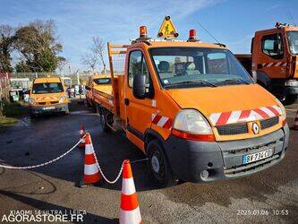 Image de CAMIONS À PLATEAU 2005 Renault Master