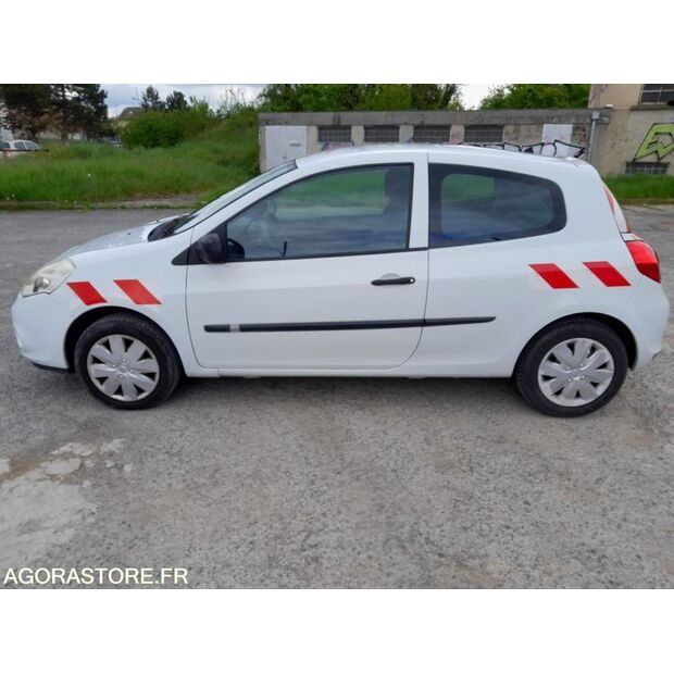 2011 Renault Clio-42370826