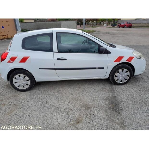 2011 Renault Clio-42370828