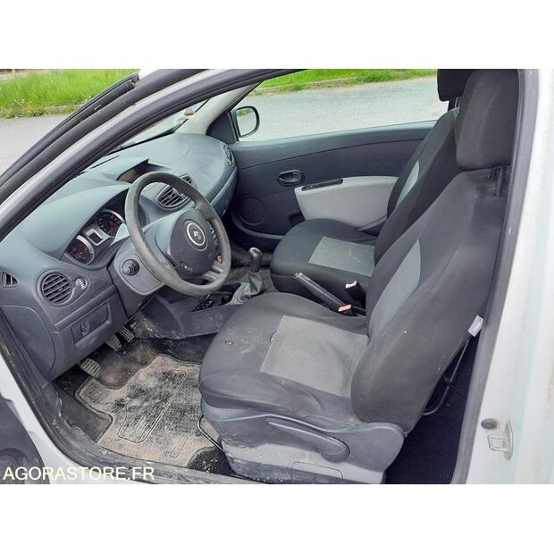 2011 Renault Clio-42370830
