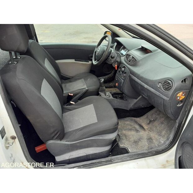 2011 Renault Clio-42370831