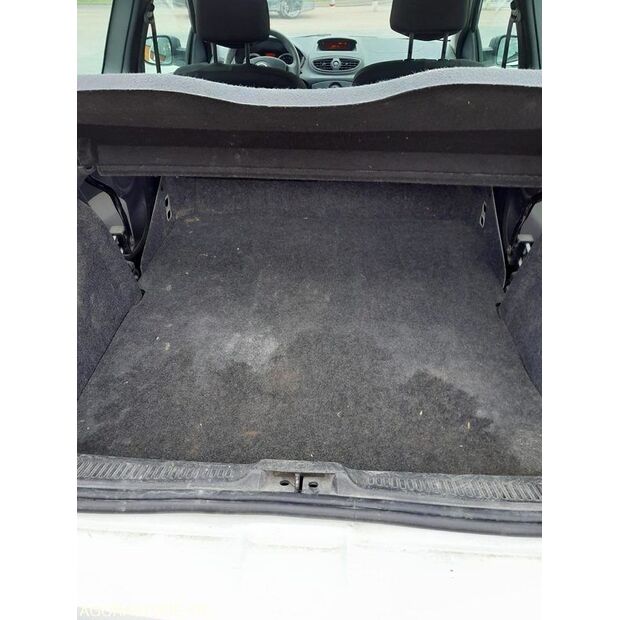 2011 Renault Clio-42370832
