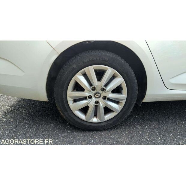 2021 رينو Megane-42372258