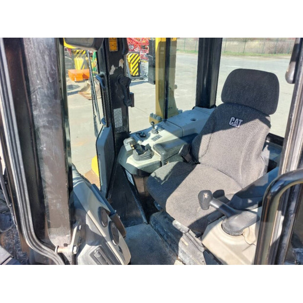 2017 كاتربيلر D6N LGP-42373347