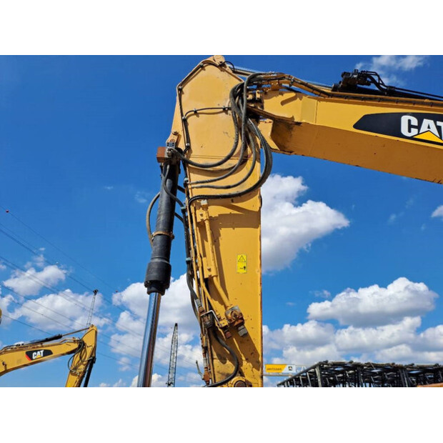 2017 Caterpillar 330FLN-42373463