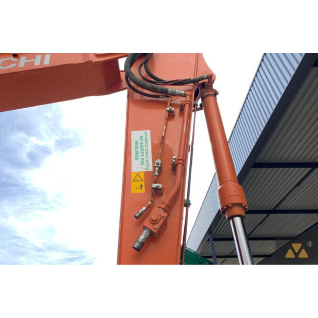 2021 Hitachi ZX225USLC-6-42373785