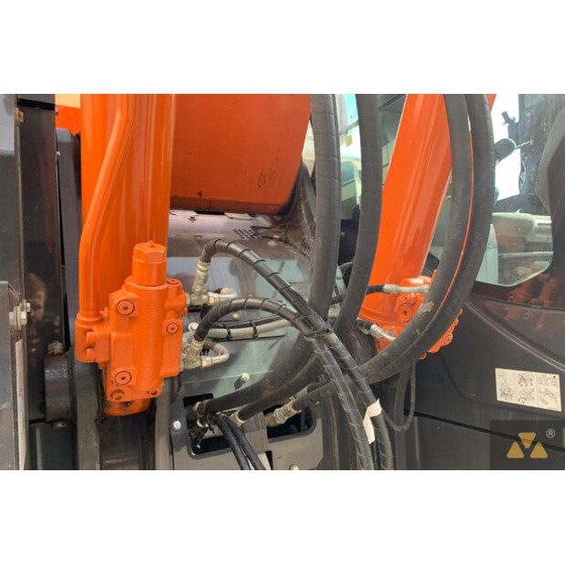 2021 Hitachi ZX225USLC-6-42373786