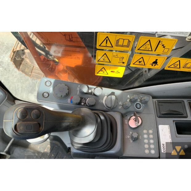 2021 Hitachi ZX225USLC-6-42373801