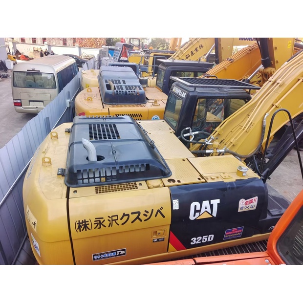 2021 Caterpillar 325D-42376072