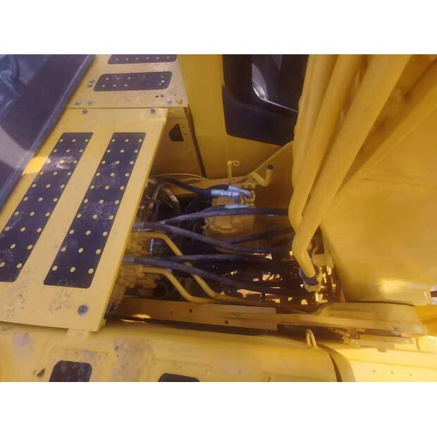 2020 Komatsu PC200-8-42376127