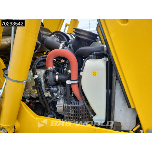 2021 Komatsu WB93 R-8 WB93R-8-42377654